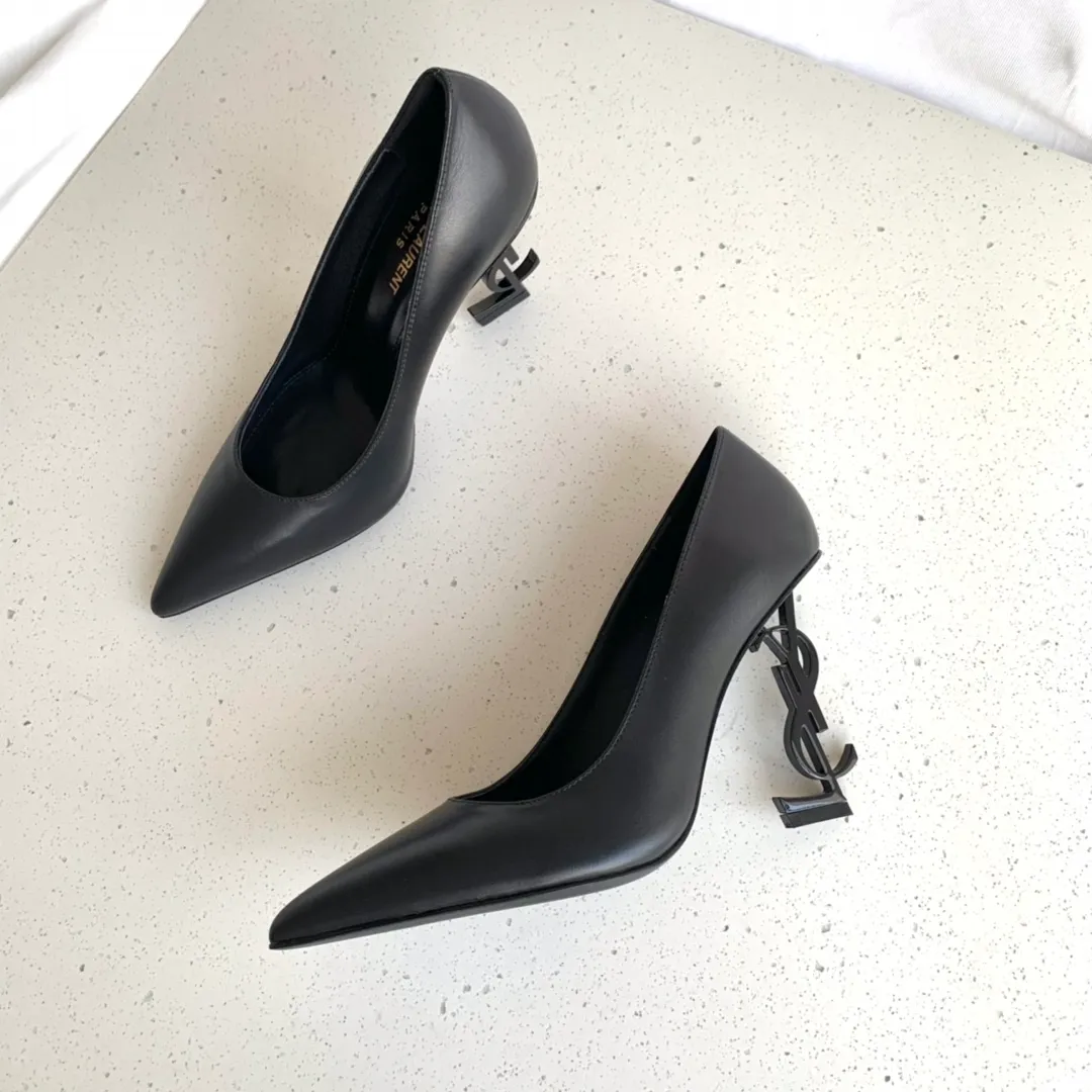 👟👟Ex-factory price 560👟👟 SAINT LAUREN*Yves Saint Laurent YSL poplar forest classic letter heel high-heeled shoes Only YSL understands women's hearts best and does not accept refutation🙅‍♂️Super invincible feminine artifact, a must-have for women (✅Z product full-body customization, own molded toe hardware, perfect consistency)⚠️Compare the differences between pictures and goods on the market Haha Upper: Customized imported cotton silk weaving/imported calf patent leather Lining: Imported sheep leather Sole: Imported genuine leather outsole Thickness: 9cm Color: black paint with gold, black leather with black Size: 35-39 (full set of packaging)